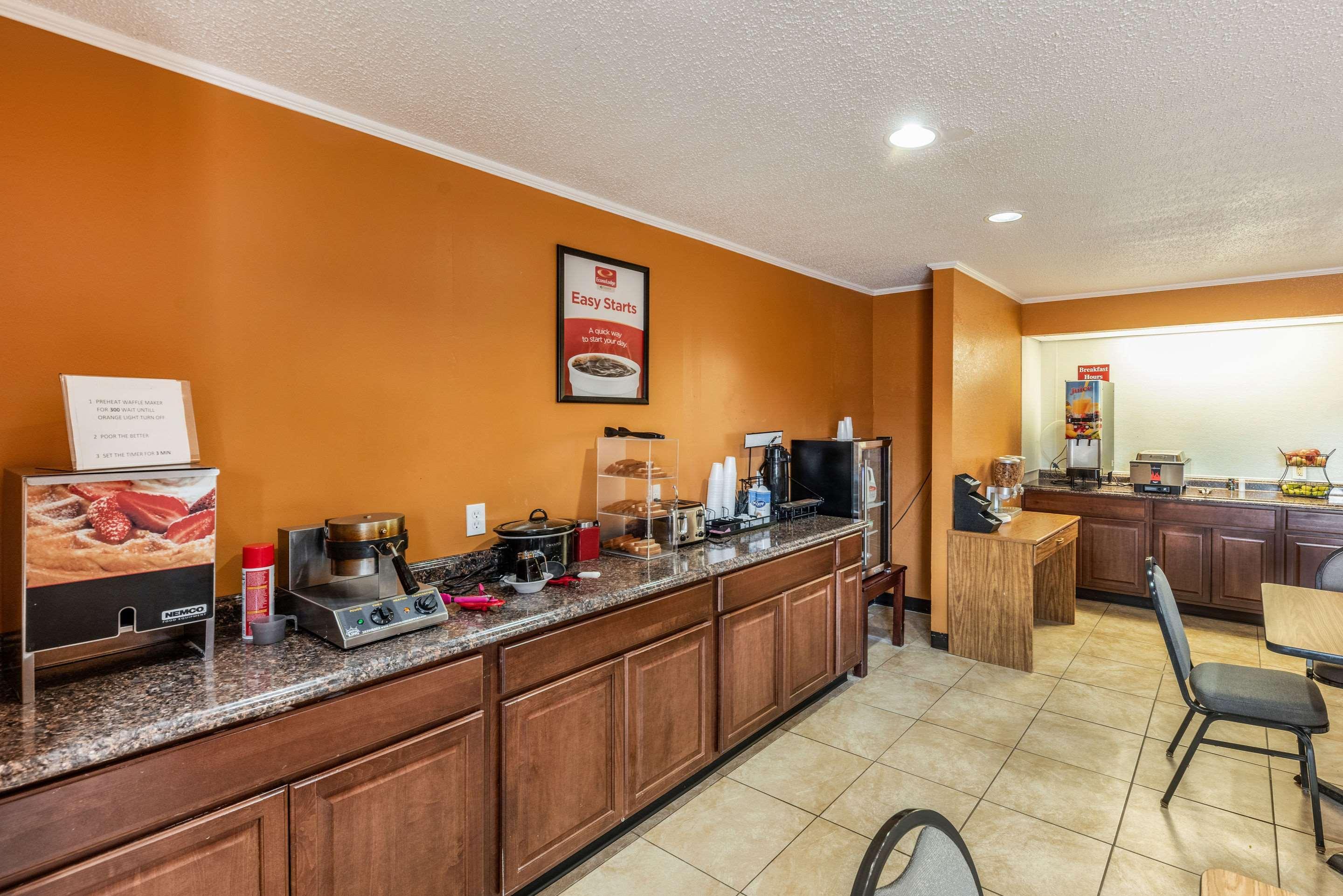 Econo Lodge Inn & Suites McKinney Exterior photo