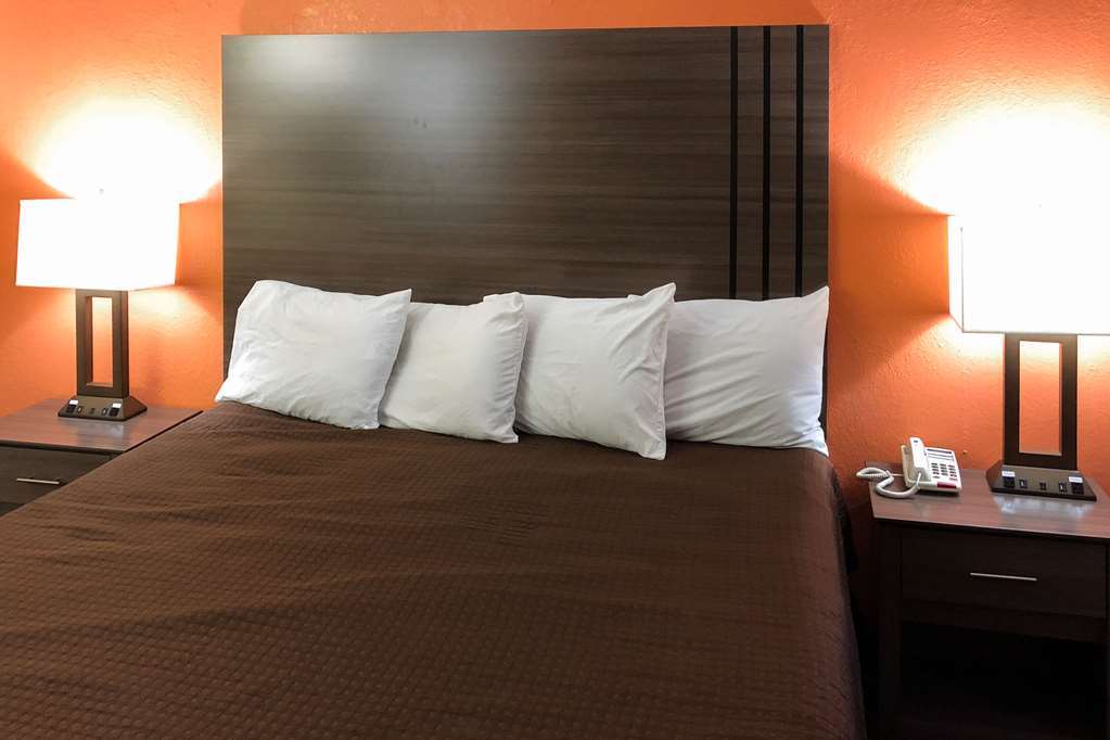 Econo Lodge Inn & Suites McKinney Room photo